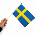 🇸🇪 Svensk Handflagga 15x10 cm – Matchday Must-Have